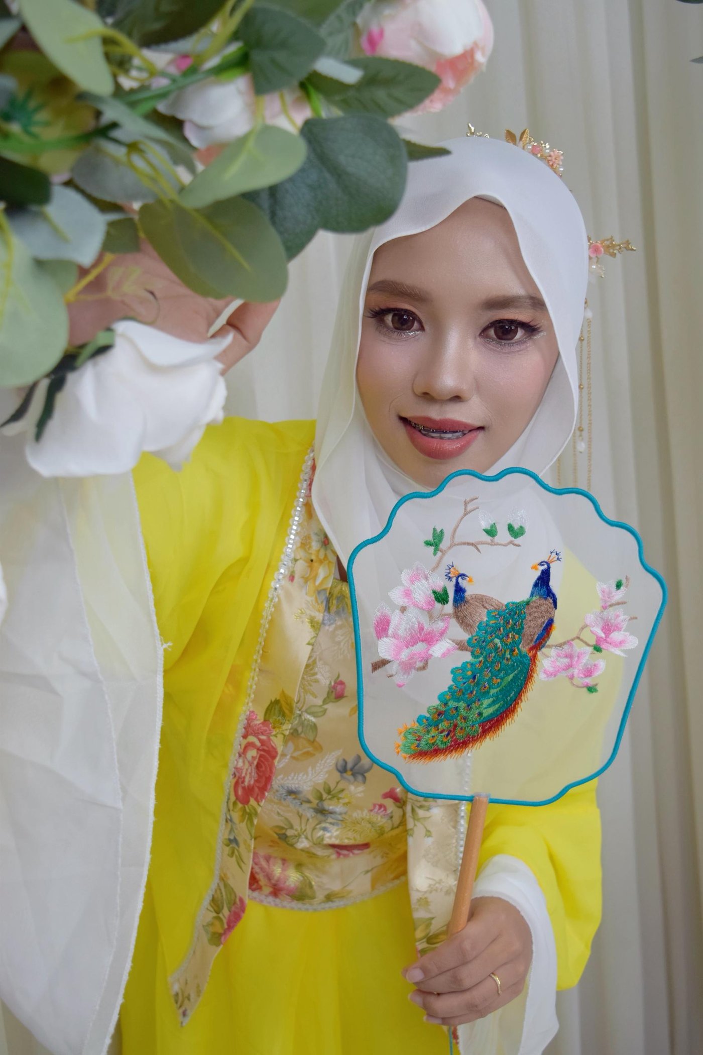 Malay ROM makeup with peacock fan