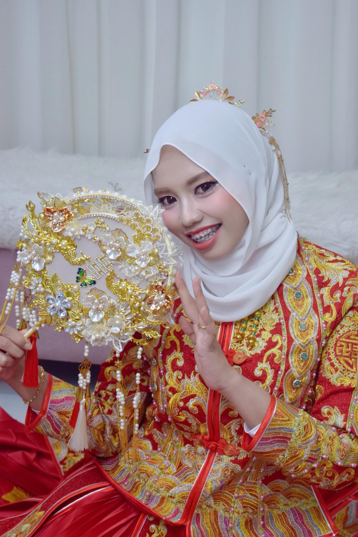 Qipao traditional bridal with fan